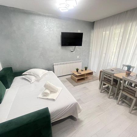 Velier Holiday Apartments Мамая Экстерьер фото